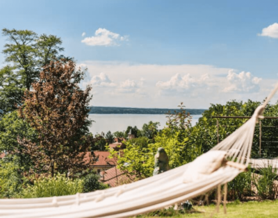 Dreamlike lake view with garden and terrace in Herrsching